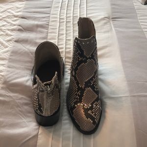 Conspire Steve Madden Booties